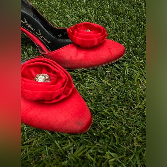 Vintage 1960s John Jerro Red Satin Rosette Heels - Picture 6 of 7